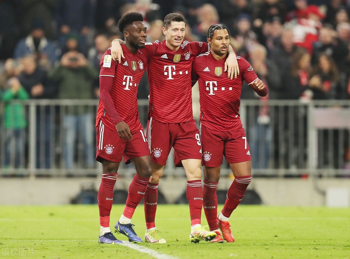 尤文战平AC米兰，凯恩补时绝平德甲